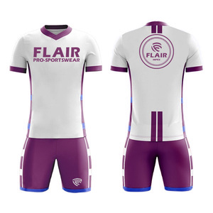 Camiseta de fútbol para niños de diseño Retro personalizado, la mejor calidad, 100% poliéster, cómodo, transpirable, conjuntos de parte superior delantera corta, nombre nacional OEM - Product Image 2
