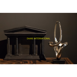 Sculpture abstraite moderne avec finition métallique sur base noire Accent d'art contemporain pour la décoration de table de bureau de salon - Product Image 6