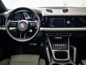 Cayenne Premium Plus 2024 de qualité supérieure, véhicule utilitaire sport à quatre roues motrices, transmission automatique, faible kilométrage - Product Image 5