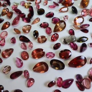 พลอยทัวร์มาลีนหลากสีหลายรูปทรงและขนาดมรกตธรรมชาติขัดเงา - Product Image 3