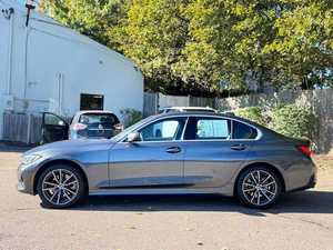 Magnifique BMW Série 330i xDrive AWD 2023 Grise, Conduite à Gauche, Occasion, Toit Ouvrant, Démarrage à Distance, Sièges en Cuir, Jantes en Alliage - Product Image 3