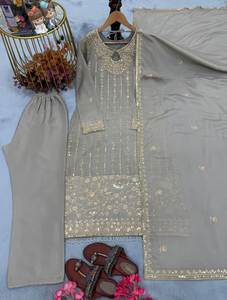 Conjunto de Alta Calidad con Bordado de Seda Chinon, Trabajo con Lentejuelas y Remaches, Top, Pantalón y Dupatta para Mujer, de Exportador Indio - Product Image 6