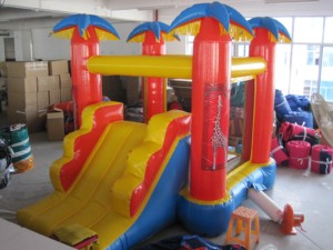 Château gonflable en forme de palmier pour location de fête - Product Image 2