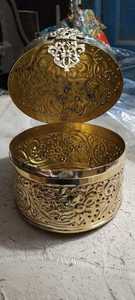 Cajas de almacenamiento de metal de latón grabadas a mano hechas a medida ideales para regalar y adecuadas para reventa en tiendas caseras - Product Image 3