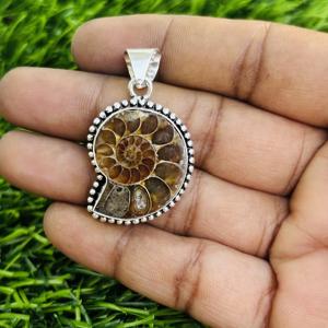 Vente chaude Colliers tendance pour femmes en argent 925 plaqué, pendentifs faits à la main en pierre naturelle d'ammonite, vente en gros de breloques pour enfants - Product Image 2
