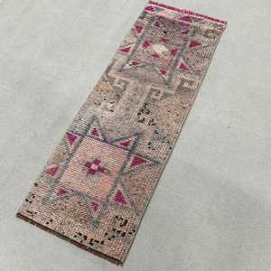 Alfombra Turca de 1.7x4.6 pies, Alfombra Vintage, Alfombra Gris con Diseño de Patchwork de Lana - Product Image 2