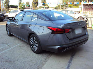 Usado 2024 2.5 SV FWD Volante a la Izquierda Interior Oscuro Asientos de Tela con Control de Crucero Adaptativo Automático Inteligente Listo para Conducir - Product Image 5