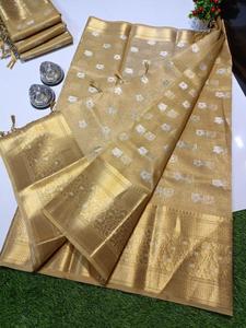 Saris en soie brocart sur mesure dans les couleurs blanc et or avec des motifs floraux idéal pour la revente par les magasins de vêtements - Product Image 6