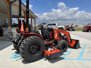 Tractor BAD BOY 1025H-10 Series 24 HP con cargador 105 y cortacésped de vientre Estado usado con componente de motor de núcleo JCB y Bobcat - Product Image 3