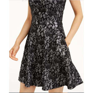 Abito A-Line Speechless Junior in pizzo argentato taglia 9 con orlo arricciato e vita naturale - Product Image 3