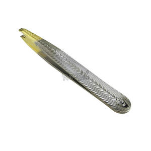 Pinzas para cejas con punta inclinada y logotipo personalizado 2025, Punta puntiaguda única con punta redonda para dar forma precisa a las cejas - Product Image 1