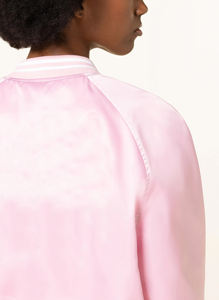 Veste universitaire en chenille brodée de logo personnalisé de haute qualité pour femmes vente en gros de la saison d'hiver pas cher prix Service OEM - Product Image 3