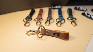 ALW Porte-clés porte-clés en cuir de vache pleine fleur avec logo personnalisé Bracelet à mousqueton en cuir véritable Porte-clés - Product Image 6