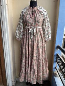 Robe longue décontractée en coton brodé de fleurs pour femmes vêtements d'été avec ceinture décoration manches longues et impression de blocs de couleurs mélangées - Product Image 2