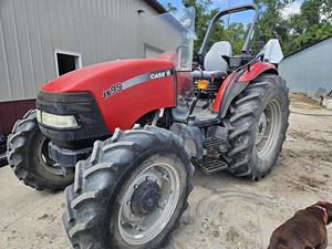 Tracteur utilitaire Case IH JX95 neuf et d'occasion avec compatibilité avec chargeur frontal à levage hydraulique et plateforme d'opérateur confortable - Product Image 5