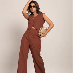 2024 Phụ Nữ Của Nâu Rắn Không Tay Top Mới Giản Dị Ngọt Ngào Thư Giãn Phương Tây Thiết Kế Phía Trước Nút Hai Túi Lỏng Phù Hợp Giản Dị <span class=keywords><strong>Tops</strong></span> - Product Image 2