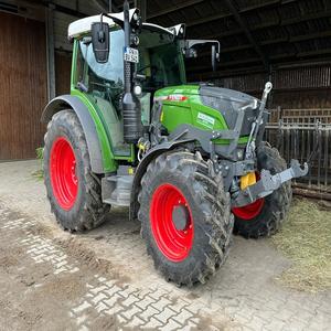 Achetez Fendt 211 Vario maintenant Livraison rapide disponible avec une ingénierie de qualité supérieure qui offre des performances de tracteur supérieures - Product Image 1