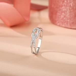 Anillo de Promesa Jeulia Love Forever Knot - Plata de Ley con Incrustaciones de Diamantes Chapadas en Rodio - Product Image 5