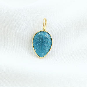 8x10 MM sculptée à la main Apatite pierre précieuse 925 argent chrétien pendentif à breloque plaqué or lunette réglage élégant conception de bijoux - Product Image 3