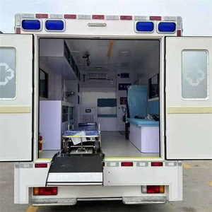 Ambulance de soins intensifs à châssis moyen et toit surélevé / Camion de sauvetage médical / Véhicule d'ambulance d'urgence d'occasion, diesel, manuel - Product Image 3