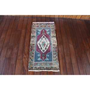 Tapis turc vintage, petit tapis de 1,4x3 pieds (44x90 cm), tapis persan en laine rouge - Product Image 1