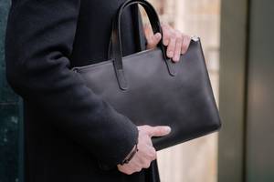 Vente en gros de sacs de protection en cuir extra fin avec logo personnalisé pour tous les types d'ordinateurs portables LS-0065 - Product Image 2