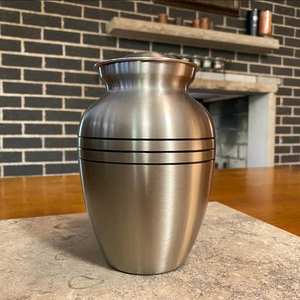 Urne funéraire en pierre indienne de qualité supérieure, qualité d'exportation durable, funérailles pour animaux de compagnie humains abordables - Product Image 2