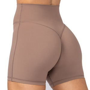 Short d'entraînement pour femme en style taille haute avec matériau à séchage rapide et look sportif conçu pour les routines d'entraînement quotidiennes - Product Image 4