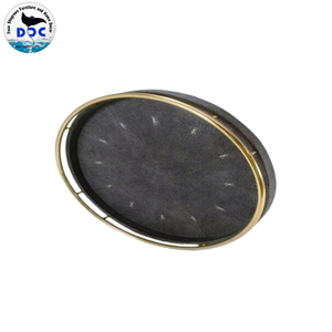 DAPHOCO - Bandeja Redonda de Resina Imitación Piel de Cangrejo, con Asa de Bronce Marrón Oscuro, 100% Hecha a Mano en Vietnam - Product Image 3