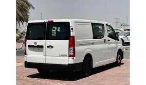 Hiace 2023 Usada, Sedán con Tracción en las Cuatro Ruedas, Motor 4.5L, Asientos de Cuero, Neumáticos R18, Control de Crucero Adaptativo, Volante a la Izquierda, Transmisión Automática, Luces LED - Product Image 5