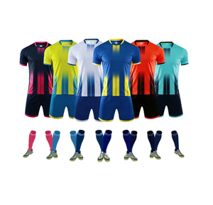 Elegantes conjuntos de ropa de fútbol de color degradado con opciones personalizables para equipos - Product Image 3