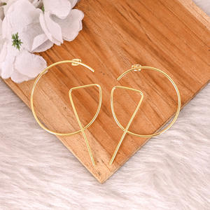 Lot de 25 paires de boucles d'oreilles en laiton plaqué or au design occidental unique. Bijoux de fiançailles de mariage à la mode pour les fêtes. - Product Image 1