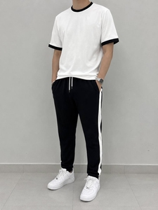 Ensemble t-shirt et jogging pour homme, noir, col rond, manches courtes, couleur unie, tenue décontractée d'été avec bordure blanche et taille à cordon de serrage - Product Image 2