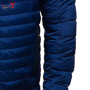 Chaqueta de invierno personalizada para hombre, burbuja acolchada plegable con cuello alto, logotipo frontal resistente al agua para actividades al aire libre - Product Image 2