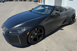 รถ Lexus LC 500 Convertible ปี 2022 สภาพดี ใช้งานน้อย 6,300 ไมล์ เครื่องยนต์ 5.0 ลิตร V8 ชุดแต่ง Touring พร้อมการปรับแต่งบางอย่าง - Product Image 2