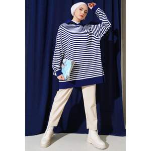 เสื้อถักลายทางแนวนอนคอปกสีน้ำเงินเข้ม - Product Image 2