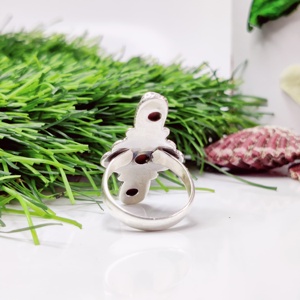 Anillo de Plata de Ley 925 con Piedra de Coral y Filigrana Punk - Regalo Perfecto para Mujeres en Bodas y Fiestas - Product Image 4