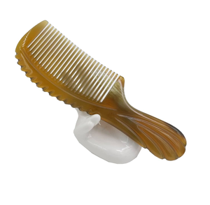 100% hecho a mano cuerno de búfalo peine cuerno antiestático pulido técnica amor estilo cuerno de búfalo peine precios baratos - Product Image 3