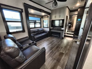 ผู้จัดจำหน่ายรถพ่วงมือสองปี 2021 ยี่ห้อ Red wood รุ่น CROSS ROADS 4001 LK Fifth Wheel - Product Image 6
