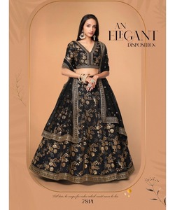 LehengaCholi de mariage en velours lavande pour femme avec chemisier brodé et Chunni lourd - Product Image 2