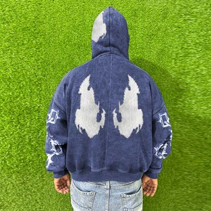 เสื้อฮู้ดดี้ผู้ชายสไตล์ลำลองจากปากีสถาน ผลิตด้วยผ้าฟลีซเนื้อนุ่ม พิมพ์ลายโลโก้ปัก ดีไซน์ทรงบ็อกซี่ ลวดลายย้อมสีแบบแอซิดวอช  สไตล์โดดเด่นไม่ซ้ำใคร - Product Image 4