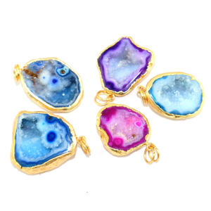 Minimalist Style Blue Geode Druzy Fancy Shape 24K Electroplated Pendant Brass Metal Fashionable Jewelry for Women Wholesale Bulk - Product Image 3