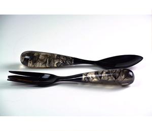 Servidor de ensalada de resina y madera Juego de 2 piezas SERVIDOR DE ENSALADA DE MADERA JUEGO DE 2 ARTÍCULO DE COCINA ÚNICO HECHO A MANO - Product Image 4