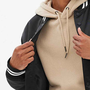 2025 chaqueta de bombardero para hombre con logotipo bordado personalizado 100% chaqueta de satén impermeable de poliéster nueva chaqueta de satén de talla grande para la universidad - Product Image 5