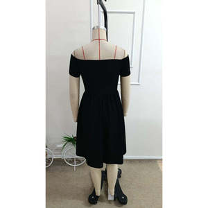 Robe courte en crêpe chatoyant à col Madonna et manches courtes pour femme, 38146 - Noir - Product Image 4