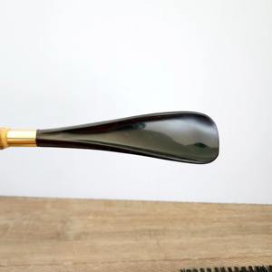 Rehausseur de chaussures élégant à motif de tête de cheval noir pour une assistance quotidienne à la chaussure, avec un look artistique détaillé et une construction robuste - Product Image 4