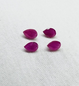 6x4MM Natural Ruby Johnson Piedra tallada en forma de pera en color rojo intenso - Product Image 3