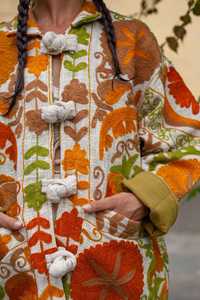 Chaqueta Bomber Suzani Hecha a Mano para Mujer, Bordado Elegante, Cómoda, Abertura Frontal, Bolsillos, Prenda Exterior Moderna para Otoño e Invierno, Algodón - Product Image 2