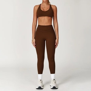 Ensemble de yoga pour femmes en gros personnalisé, haut court à manches courtes et leggings extensibles, vêtements de sport pour la salle de sport, vêtements de sport actifs, ensemble de fitness - Product Image 4