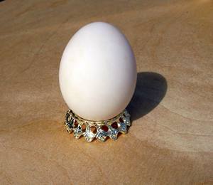 NOUVELLES TENDANCES SUPPORT À OEUFS EN LAITON COULEUR OR SUPPORT DÉCORATIF DE CUISINE DESIGN CLASSIQUE SUPPORT À OEUFS EN MÉTAL - Product Image 3